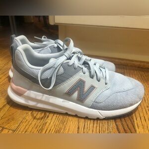 New Balance 009 Women’s Sneakers Sz 8